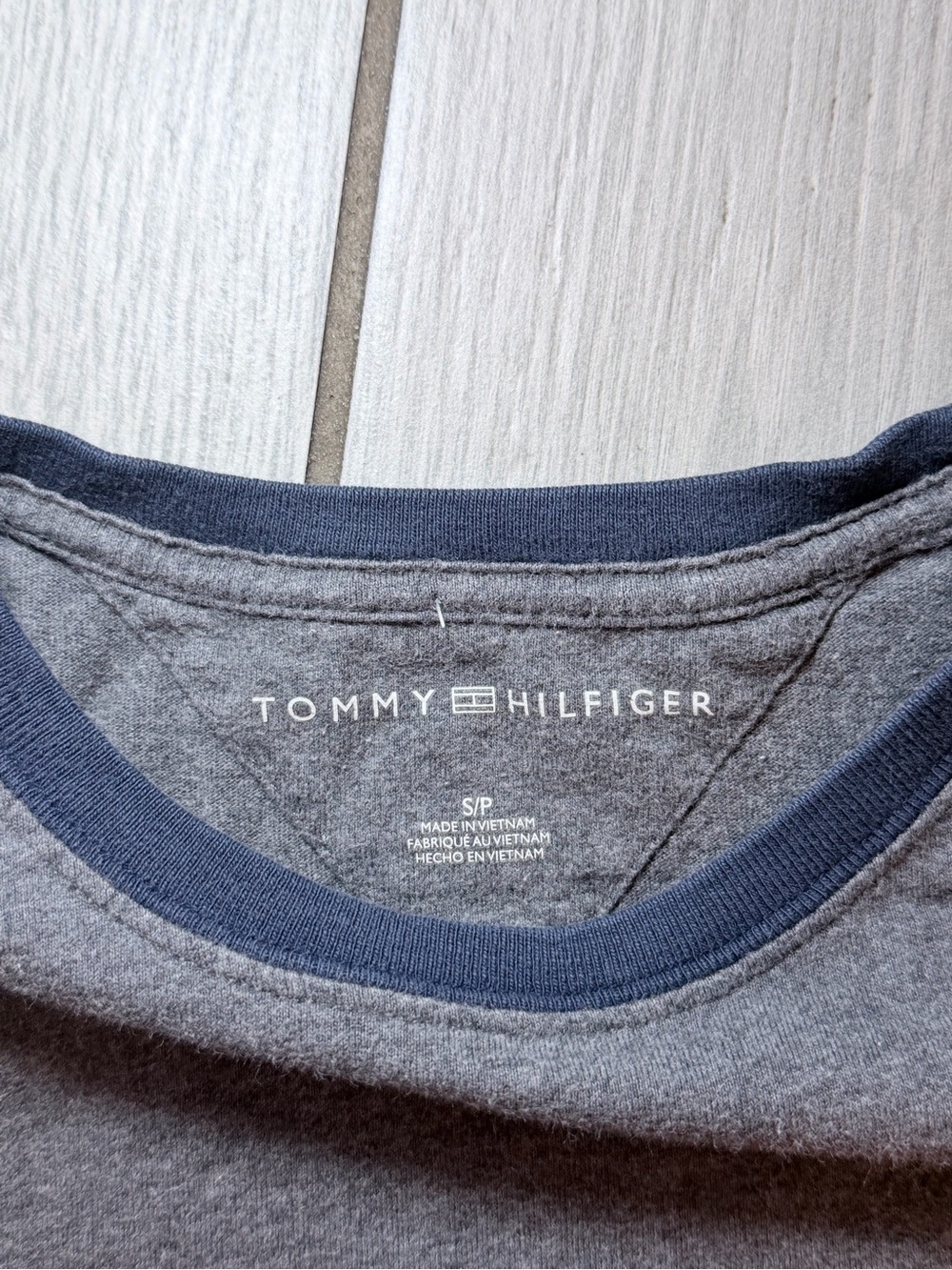 Tommy Hilfiger women's Gray Logo Tee with Red & White Stripe size small - Picture 3 of 5